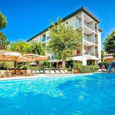 Park Hotel Zaira Cervia Bagian luar foto