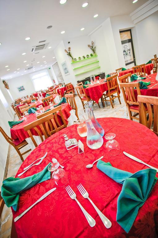 Park Hotel Zaira Cervia Bagian luar foto