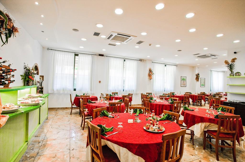 Park Hotel Zaira Cervia Bagian luar foto