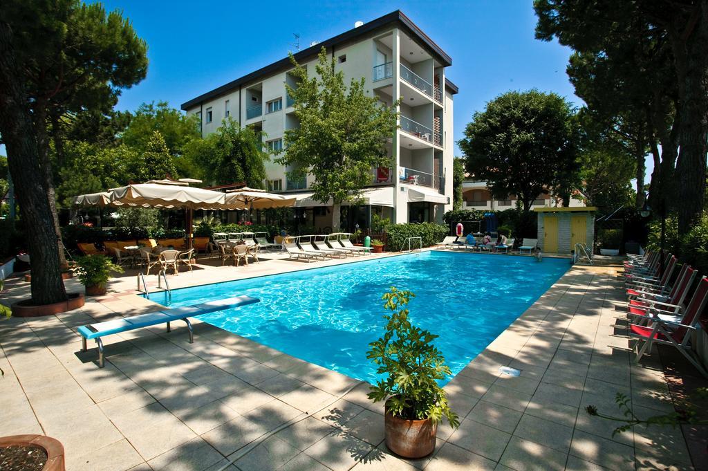 Park Hotel Zaira Cervia Bagian luar foto