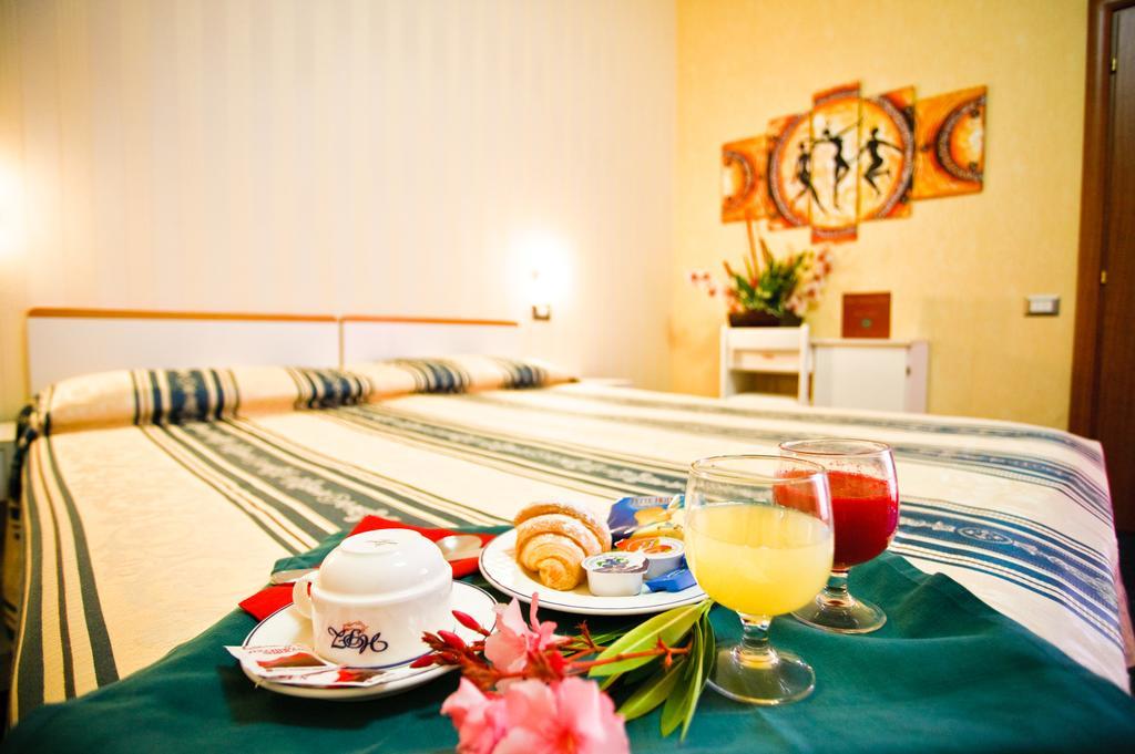 Park Hotel Zaira Cervia Bagian luar foto