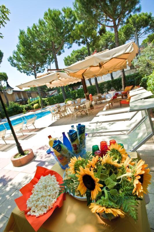 Park Hotel Zaira Cervia Bagian luar foto