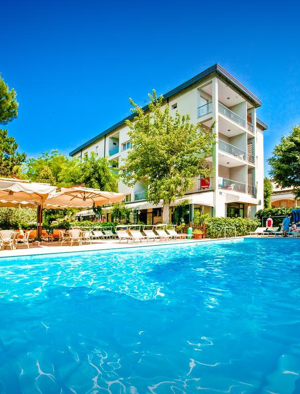 Park Hotel Zaira Cervia Bagian luar foto